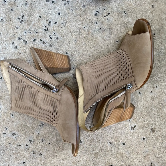 Paul Green Willow Peep Toe Sandal - Picture 11 of 14